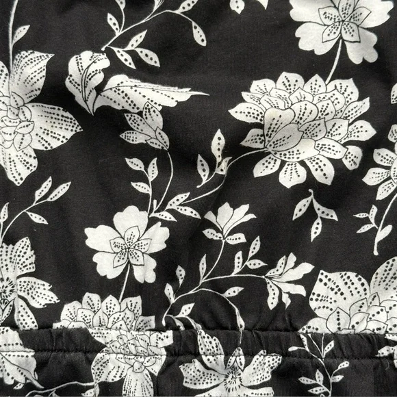 The Children’s Place Girl’s XL (14) Black And White Floral Sleeveless Romper - Picture 2 of 9